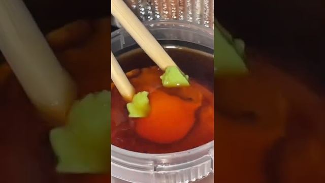 Едим суши. #суши #роллы #еда #shorts смотреть онлайн