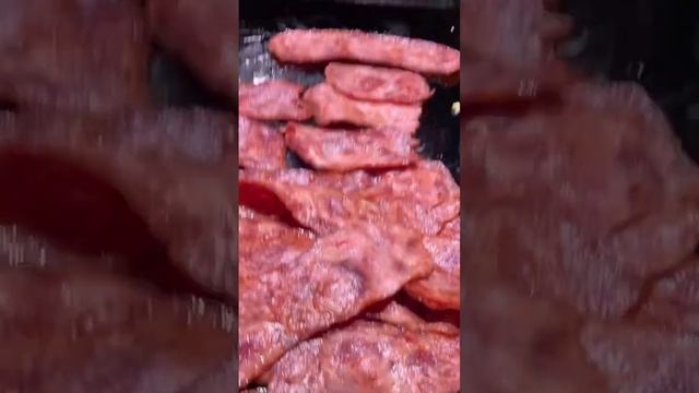 Breakfast for dinner #girts #polenta #turkeybacon #eggs #castironcookware смотреть онлайн