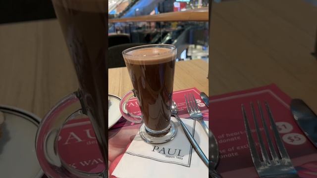 Simple breakfast at Paul #shorts #shortsvideo #breakfast #hotchoco #croissant #paul #singapore смотреть онлайн