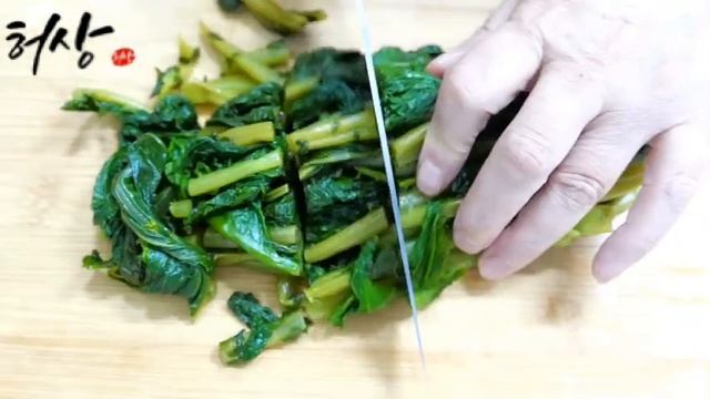 남편건강 생각으로 연말해장 준비했어요! 이것저것 따져봐도 이만한국없죠. 시래기무청된장국 смотреть онлайн