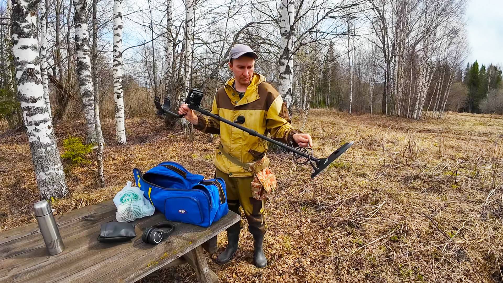 На поиски сокровищ с батей! Смотрите что нам удалось найти на этой деревушке... смотреть онлайн