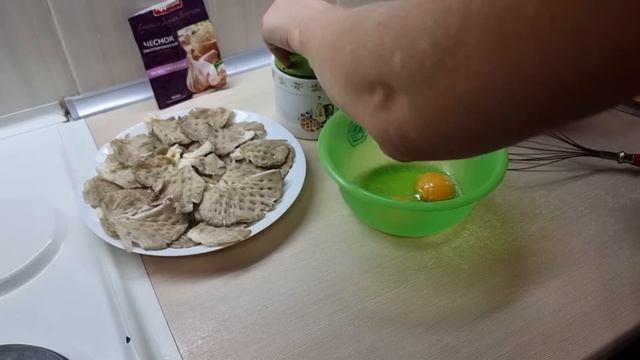 Они так похожи на мясо! Отбивные из грибов в кляре смотреть онлайн