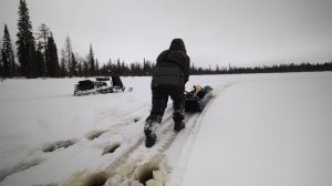 Пробиваюсь на таёжное озеро. Поиск щуки на подводную камеру. Жизнь в тайге.