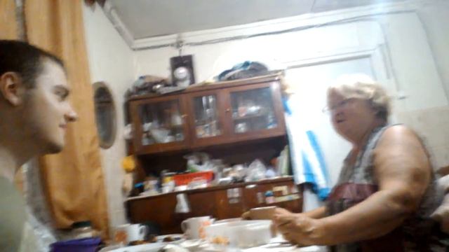 VLOG: ч2 Уехал на дачу. День второй. | Посиделки у костра и интересные истории от бабушки...