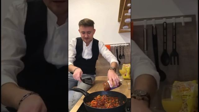 Элджей и Федук Готовят Лагман #shorts #юмор #повар #элджей смотреть онлайн