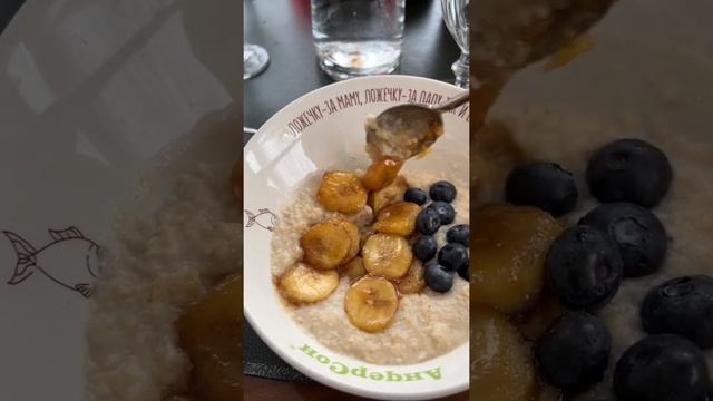 За что столько денег?! Скрембл из порошка за 600 руб, овсянка за 400. Москва. #shorts смотреть онлайн