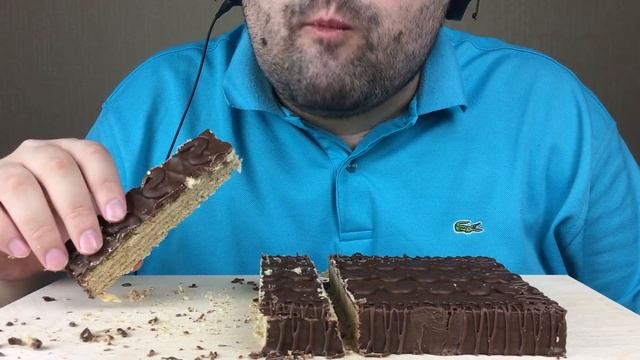 ASMR Chocolate Covered Wafer Cake (Crunchy Eating Sounds) NO TALKING смотреть онлайн