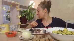 СЕЛЕДКА С КАРТОШКОЙ МУКБАНГ АСМР