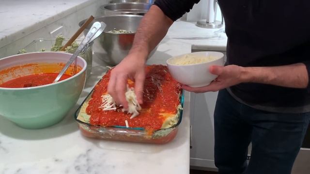 An Animal Rights Activist Celebrates Her 98th Birthday with Homemade Vegan Lasagna and Good Friends смотреть онлайн