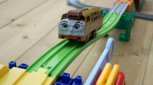 Заправочная станция ТАЙО и паровозик Томас будут возить Маккуина ♪