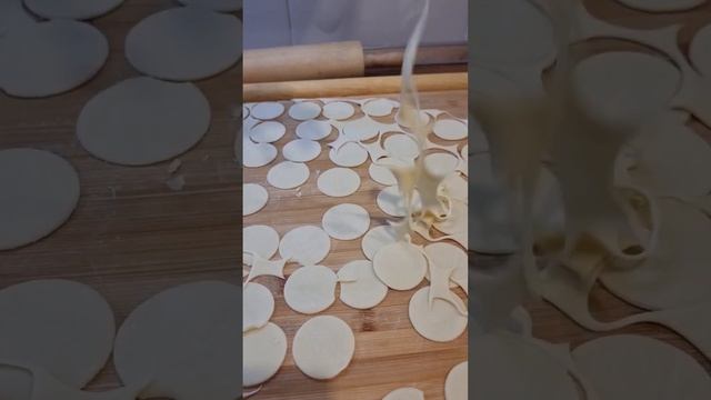 пельмени домашние вкусные. #shorts #short #shortvideo #пельмени #valentinesday #деньвлюблённых смотреть онлайн