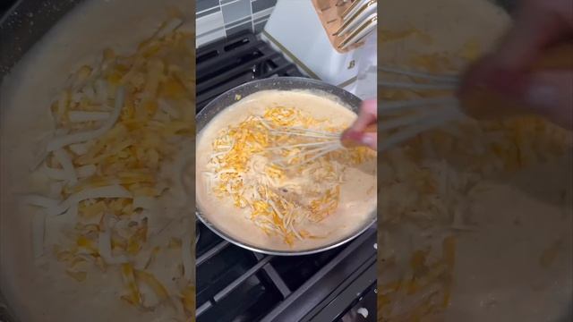 🌟THE ONLY MAC & CHEESE YOU WILL EVER NEED! @ Tini Mac and Cheese Recipe #3minuteshorts #easyrecipe смотреть онлайн