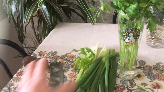 Як приготувати ПРОСТИЙ ОБІД? | Грибна Підлива | Салат з молодої Капусти | 😋 смотреть онлайн