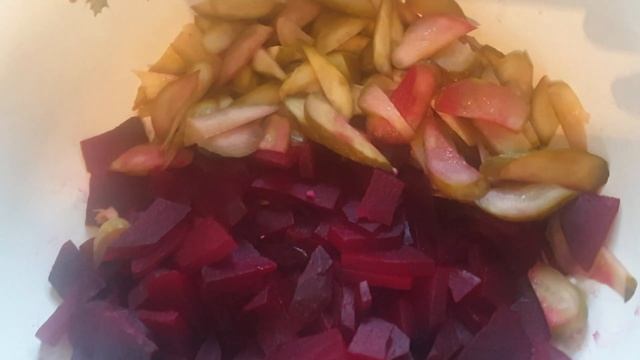 Қызылша қосылған салат.Мойенезбен пияз қосылған дәмі супер салат. смотреть онлайн