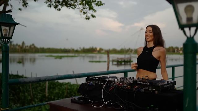 OLLY KLARS - Live @Kochi , India ⧸ Melodic Techno & Progressive House Mix смотреть онлайн