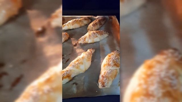 Закусочные рогалики с сыром из слоёного теста за 10 минут 🇮🇹 Antipasti Di Pasta Sfoglia Al Formaggi