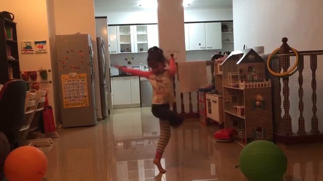 Эденчик танцует смотреть онлайн