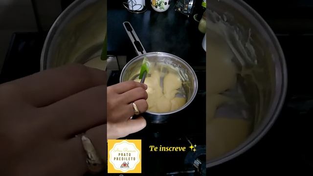 Brigadeiro de COLHER de MARACUJÁ - FANTÁSTICO simples e sem TALHAR! O melhor brigadeiro de maracujá смотреть онлайн
