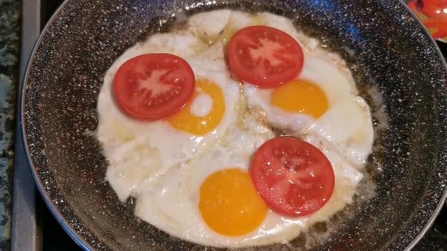 Прошу к столу! Картофель и рулетики из бекона с сыром. 🤗 смотреть онлайн