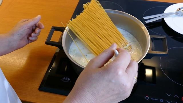 Spaghetti / One-Pot-Wonder / Spaghettigericht / schnell kochen / einfach смотреть онлайн