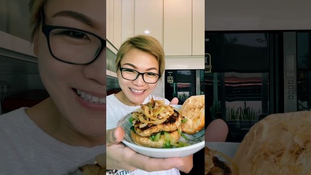 Day 2 without my helper! Homemade Chicken Burger.. yumyum смотреть онлайн