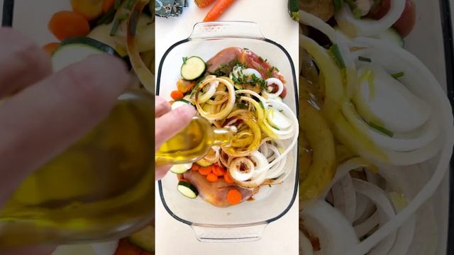 Cosce di pollo con verdure alla salsa di soia смотреть онлайн
