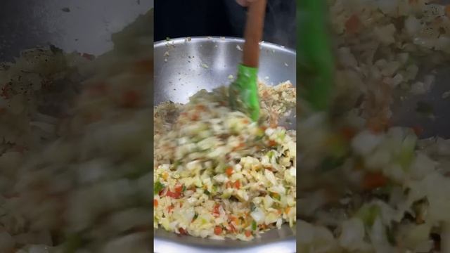 Veg Momos ASMR Cooking #shorts #crunchytreats #asmr #food #cooking #streetfood #vegmomos #momosasmr смотреть онлайн