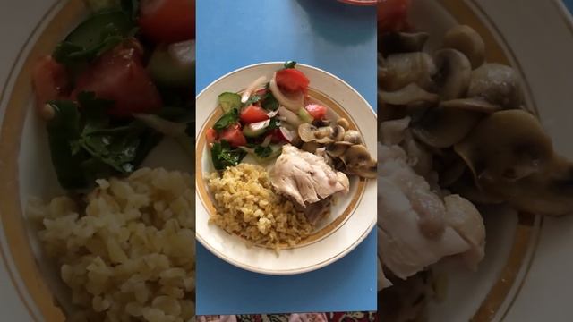 Ужин,грибы с белым мясом,булгуром и овощами#ужин#грибы#булгур#овощи#shorts смотреть онлайн
