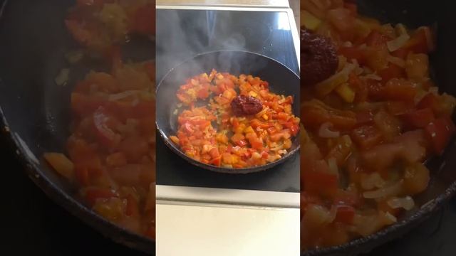 Шакшука#идеяназавтрак#омлетсовощами#шакушка#завтракрецепт#shortvideo смотреть онлайн