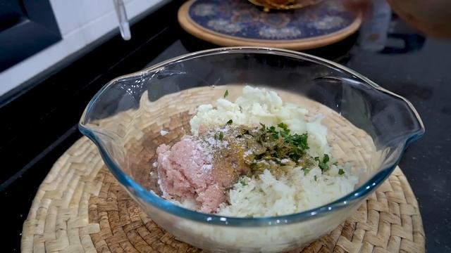 مطبخ ام وليد / دولمة بطريقة مختلفة محرحرة و بنينة ، تحفة 😍😋👍. смотреть онлайн