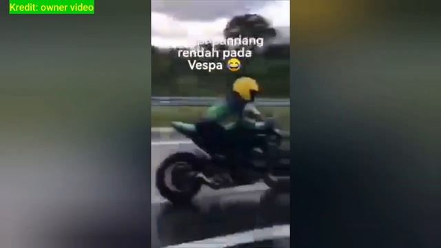 Vespa Padu Selamba Kalahkan Kawasaki Ninja! Jangan Pandang Vespa Brader Tu Sebelah Mata... смотреть онлайн