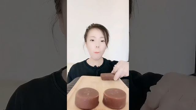 ASMR BLUE MUKBANG, EDIBLE POKEMON CARDS, BLUEBERRY MUFFIN KIT KAT, BLUE RAZZ - sosa ice cream смотреть онлайн