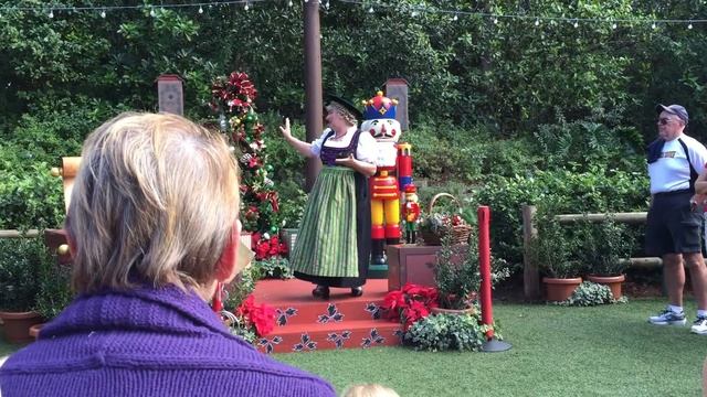 Disney World EPCOT Helga's Christmas tale смотреть онлайн