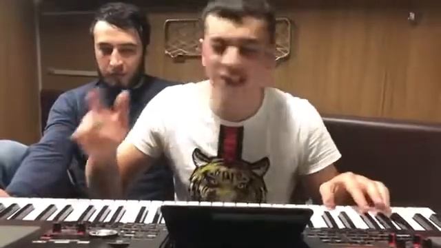 Saket Samedov Dan Ajoyib Musiqa