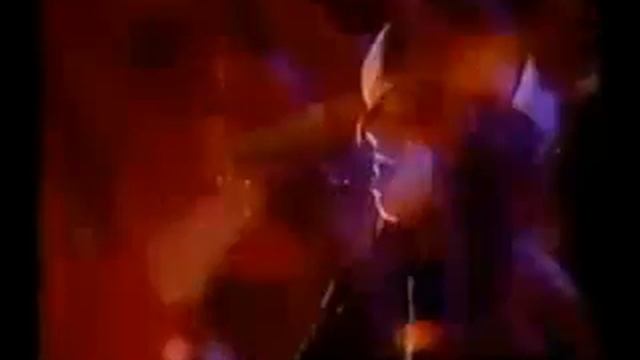 Linda Perry Biography