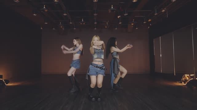 PiXXiE  FEAT DANCE COVER BY MINIZIZE