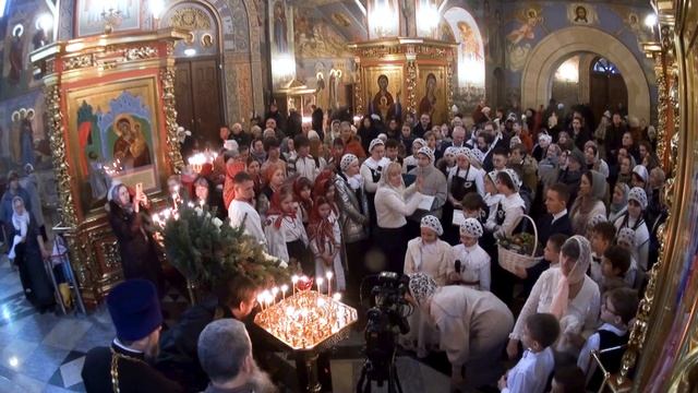 ,,Это ночь святая"русская колядка в исполнении детского церковного хора ,,Радовесть". Рождество. смотреть онлайн