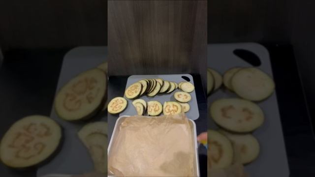 Eggplant Chips #food #eggplantrecipe #cooking #thebareminimumcookbook смотреть онлайн