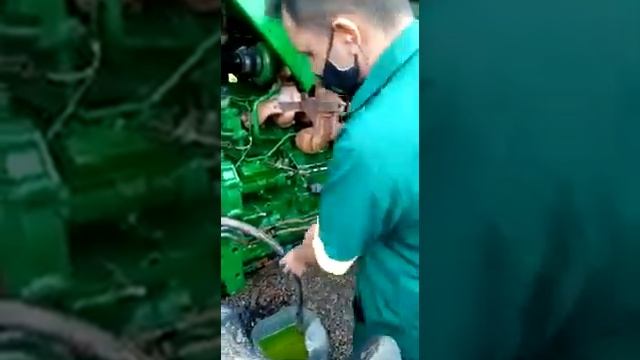 #MenegaroExplica como trocar o líquido de arrefecimento dos tratores Série 5000 da John Deere смотреть онлайн