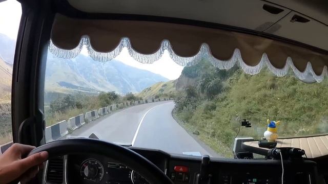 На Грузию через Верхний Ларс смотреть онлайн