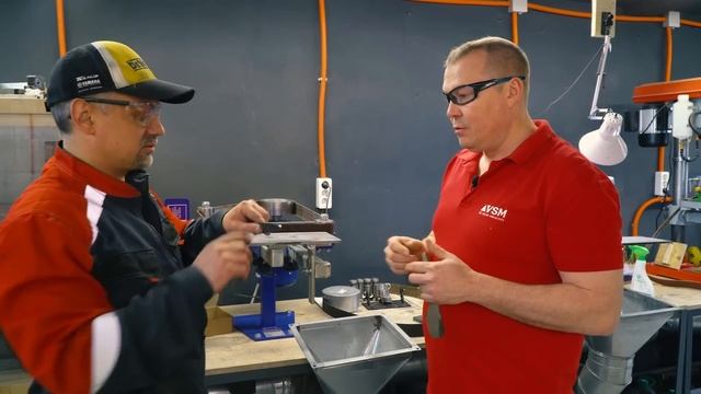 Что СКРЫТО за слесаркой ножа? смотреть онлайн