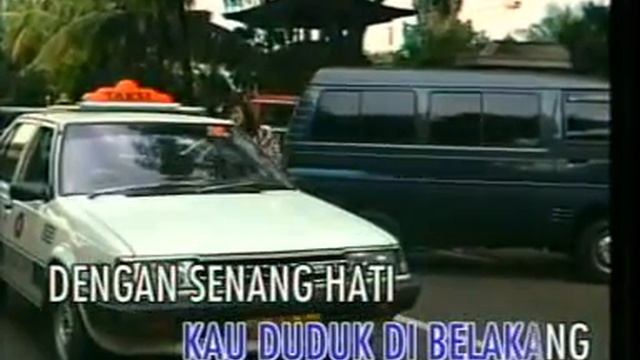 Iis Dahlia Yus Yunus: Sopir Taxi & Gadis Desa смотреть онлайн