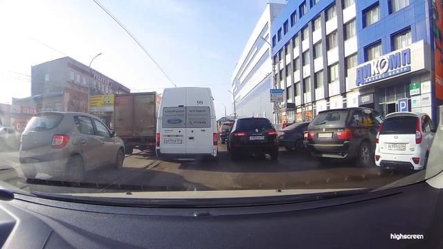 Плевать на всех. Я же уже заглушила машину смотреть онлайн