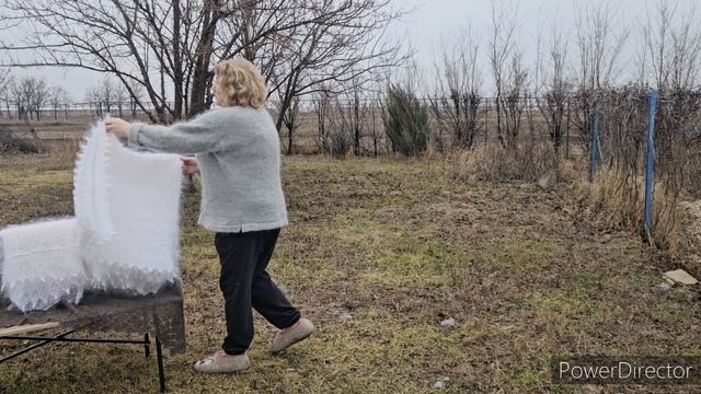 белые ПУХОВЫЕ ПЛАТКИ смотреть онлайн