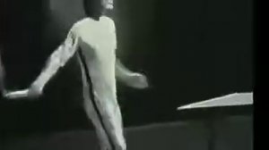 Брюс Ли,как он это делает! Нунчаками играет в теннис и побеждает