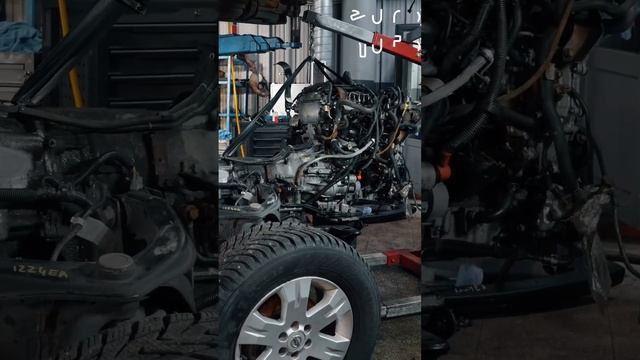 Устанавливаем двигатель после замены рамы на Nissan Pathfinder. Полное видео на канале! смотреть онлайн