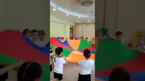 Подвижные игры с парашютом.