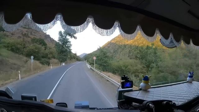 Выгрузка в Тбилиси | погрузка в Боржоми | чуть не разложился на Ларсе смотреть онлайн