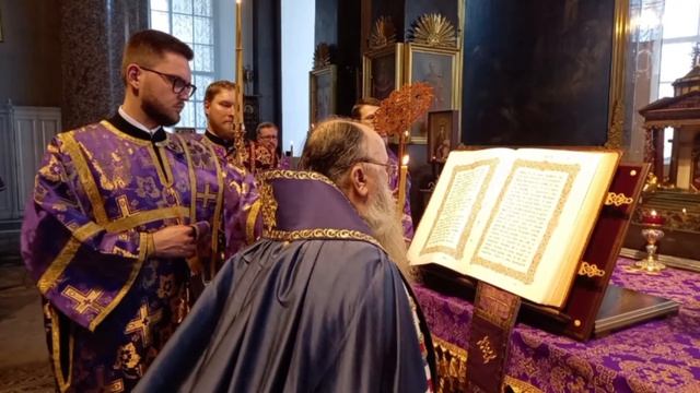 Вечернее богослужение накануне Великой Среды смотреть онлайн