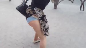 Опа опа опа смотри какая попа :-)